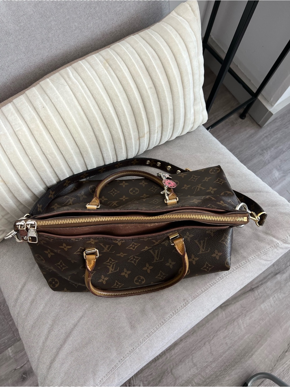 Louis Vuitton Monogram bag - Picture 11 of 16